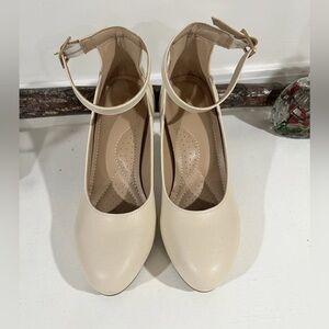 Women's Ankle-Strap Round-Toe Pumps in Cream